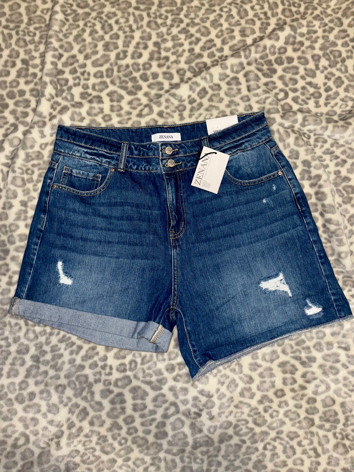 Cuffed Double Button Shorts